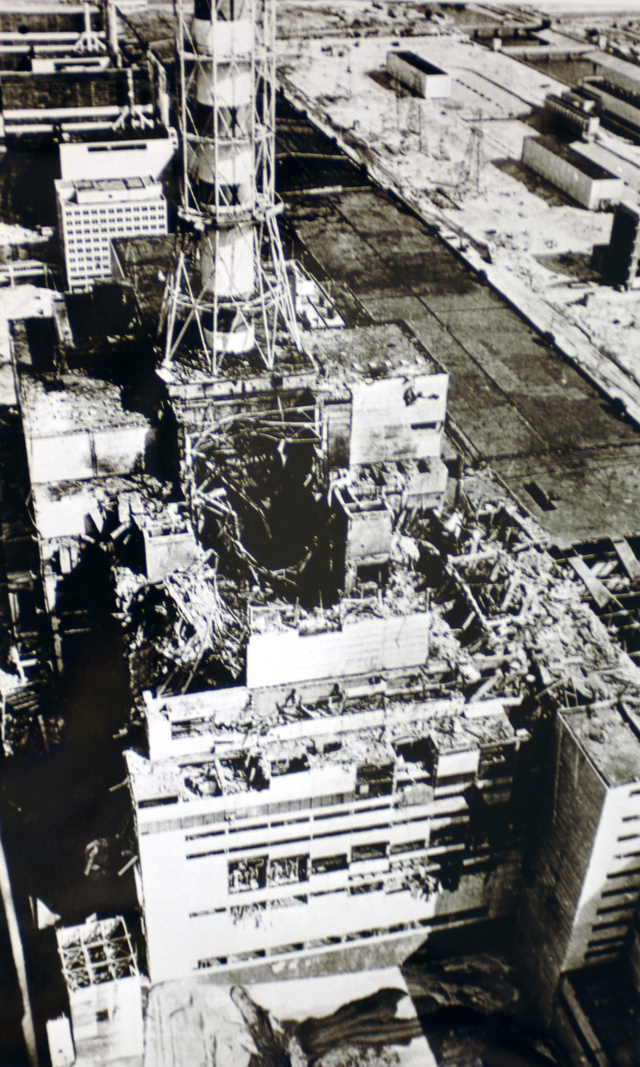 A csernobili atomerőmű néhány hónappal a baleset után