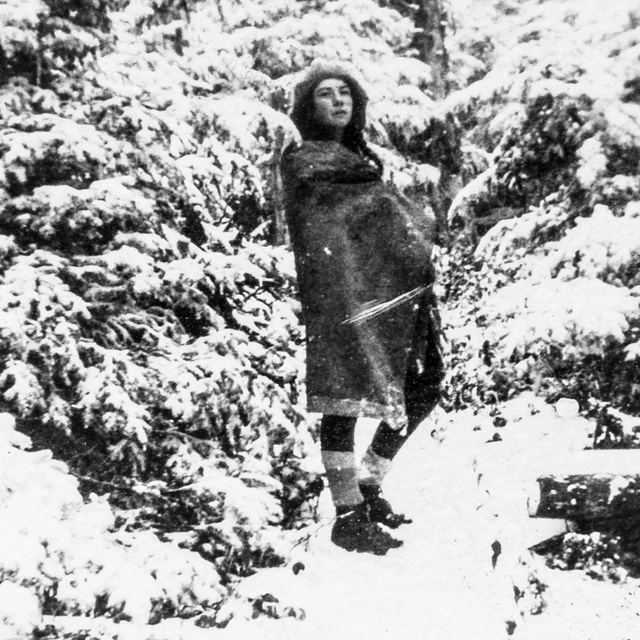 Barbara egy expedíció során az 1920-as években