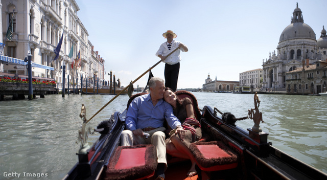 Velencében a turizmus mellett a helyiek igényeire is figyelni szeretnének