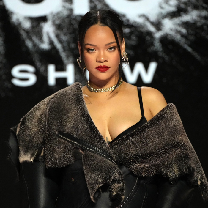 Hihetetlen aranyos fotókon Rihanna újszülött gyermeke