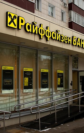Lebukott az osztrák bank Oroszországban, de mindent tagadnak