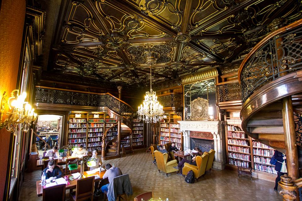 10+1 of the most beautiful libraries in Budapest