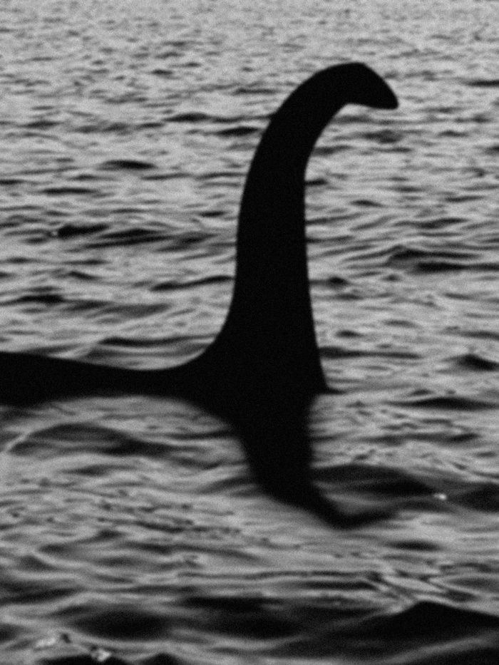 Látták a Loch Ness-i szörnyet: egy pár fotót is készített