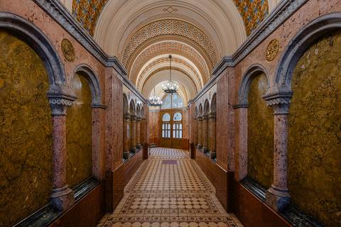 Budapesti lépcsőházak – A Perczel Mór utca 2. csodás lépcsőháza