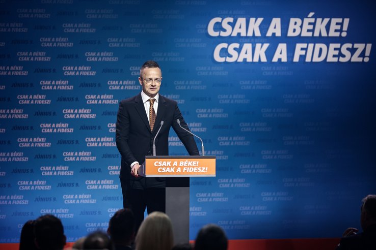 Orbán Viktorral, Szijjártó Péterrel és Deutsch Tamással indítja kampányát a Fidesz