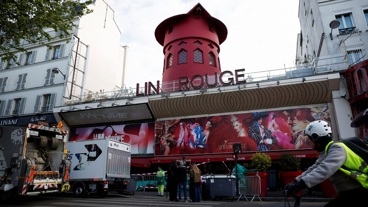 Leszakadtak a Moulin Rouge széllapátjai&ndash;