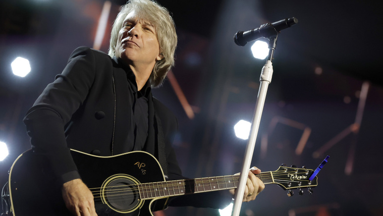 Jon Bon Jovi: Egy darab műanyaggal a&nbsp;torkomban énekelek