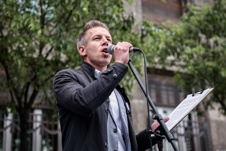 „Elegünk van” – skandálja a tömeg Magyar Péter tüntetésén
