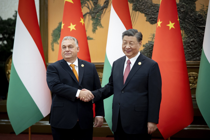 Megérkezett Magyarországra a&nbsp;kínai elnök