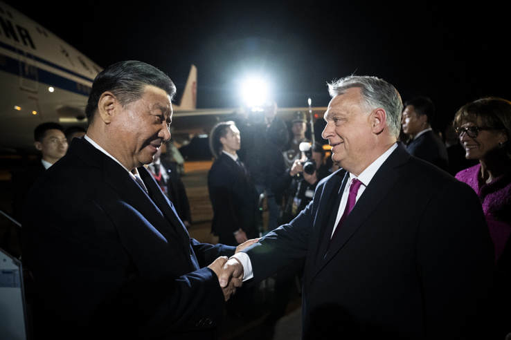Megérkezett Magyarországra a&nbsp;kínai elnök