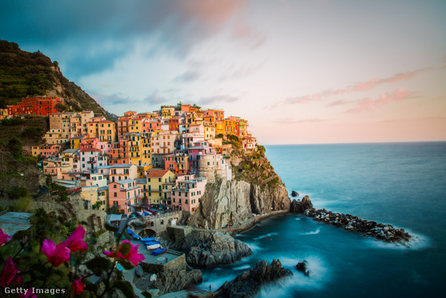 Nem mindegy, milyen lábbeliben túrázol a Cinque Terre nyaralóhelyen, papucsért büntetés jár