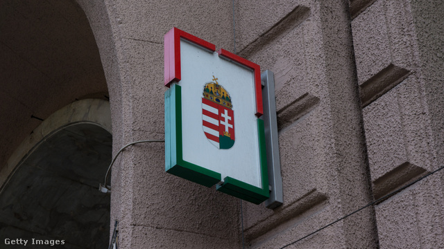Érettségi után a szülők a kormányablakokban is lemondhatják a családi pótlékot
