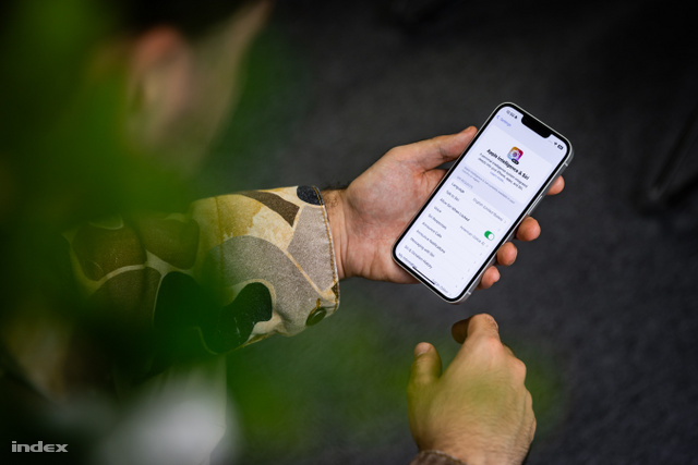 A hosszú ideig töltőn hagyott telefon akkumolátora előbb tönkremegy