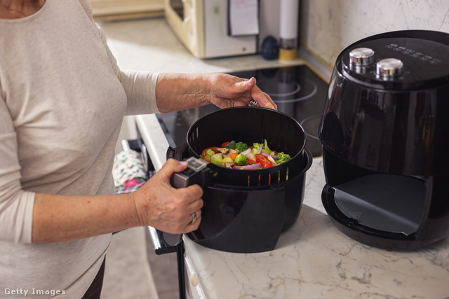 Az airfryer igen praktikus, de nem alklamas arra, hogy minden ételt elkészítsünk benne