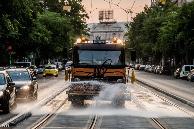 A rekordmeleget a sínek sem bírják – gyakran kell nyáron locsolással hűteni őket