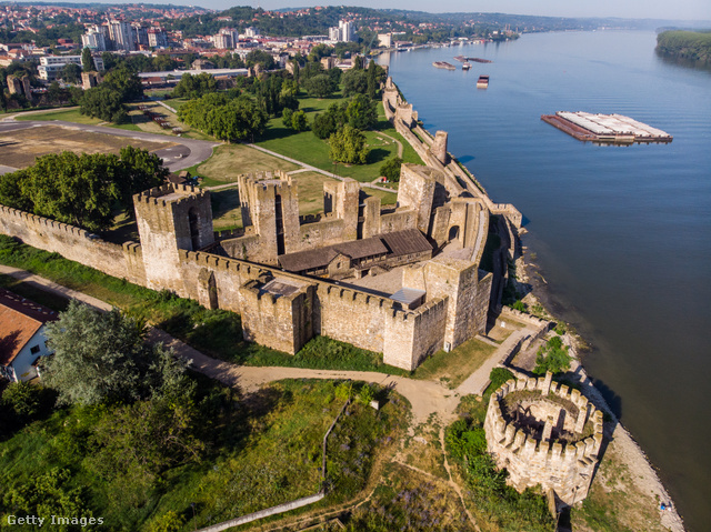 A szendrői vár építését Brankovics György kezdte el