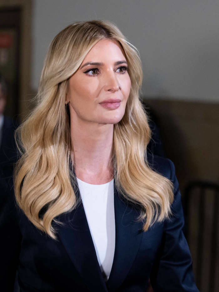 Ivanka Trump miniruhában vett részt a Forma-1-es futamon