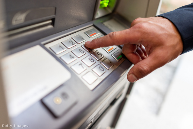 A Magyar Nemzeti Bank adatai alapján akár ingyenes is lehetne a készpénzfelvétel