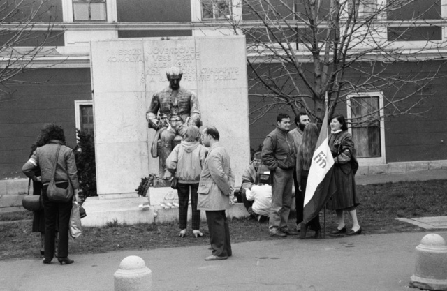 Kölcsey Ferenc szobra a Batthyány téren, 1989