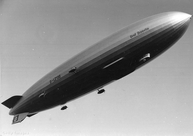 Ez az 1939-es felvétel repülés közben mutatja az LZ130-as típusú zeppelint.