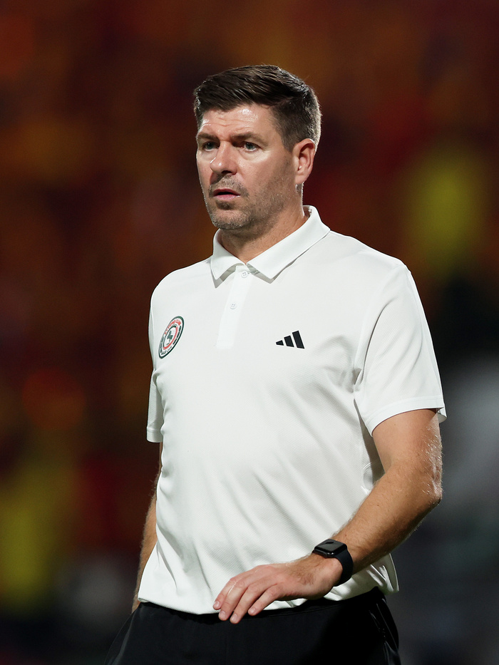 Itt lehet újra edző Steven Gerrard