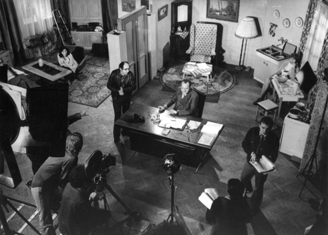Az MTV stúdiója. Palásthy György rendező és Abody Béla műsorvezető a Családi kör című műsor felvételén (1974)