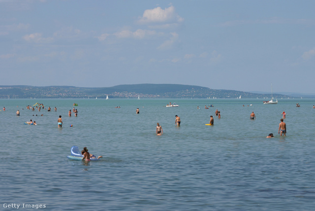 Indulhat a strandszezon a Balatonnál, néhány napon belül 25 fokig emelkedhet a víz hőmérséklete