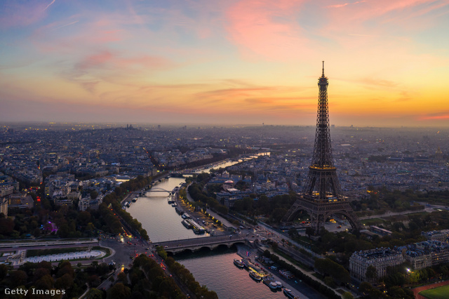 Akár a Duna is lehetne, ha valahol az Eiffel-torony helyén a mi Parlamentünket látnánk