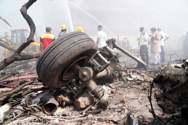 Az Air India repülőszerencsétlenségét egy ember élte túl a fedélzeten