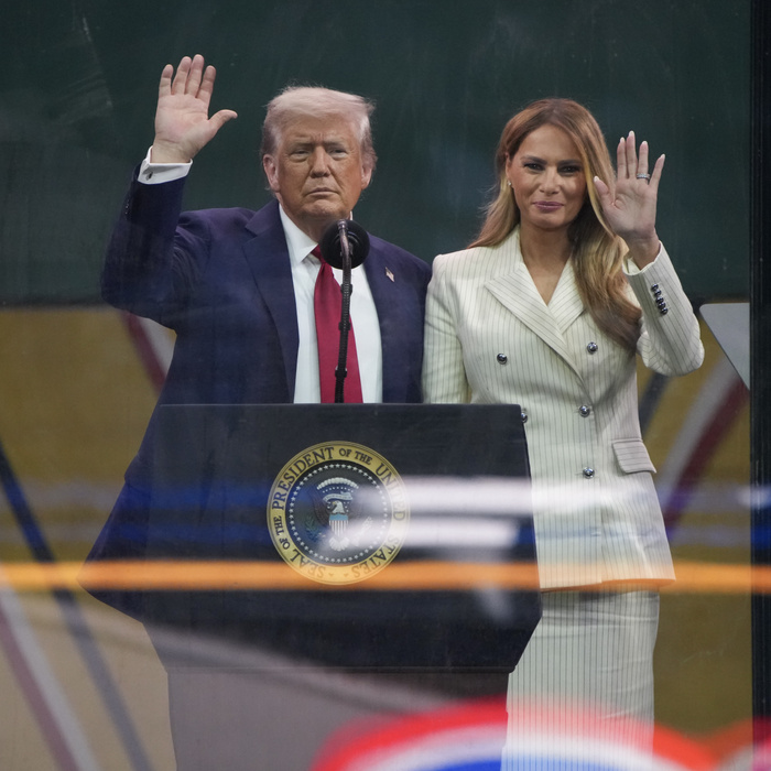 A rajongók szerint nem az igazi Melania volt Trump oldalán