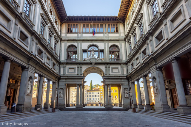Az Uffizi Galériába évente nagyjából 2 millió turista látogat el