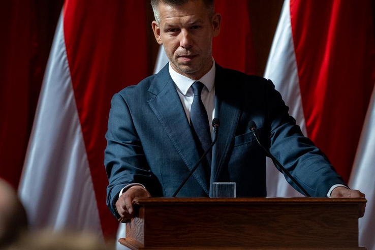 Magyar Péter nagy bejelentést tett: megduplázzák az emelt összegű családi pótlékot
