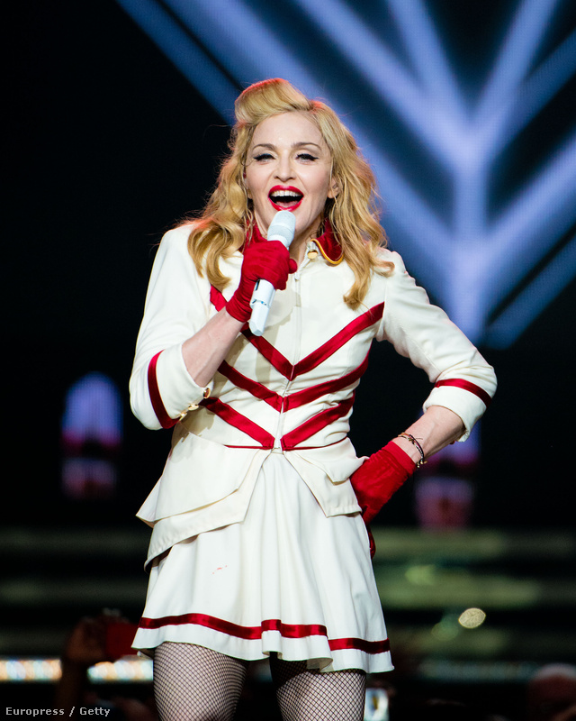 Madonna a 2012-es turnéjának egyik állomásán