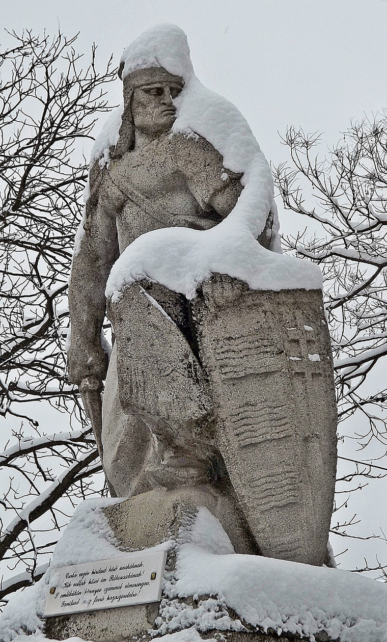 Csaba királyfi szobra