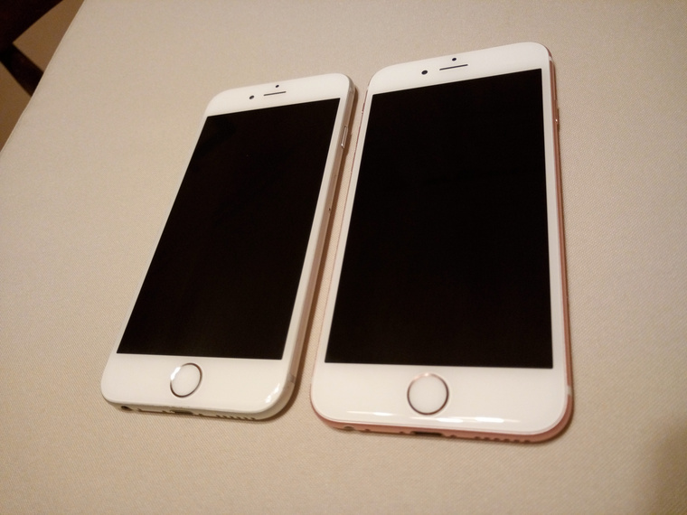 Szemből olyan az iPhone 6 és 6S, mint két tojás