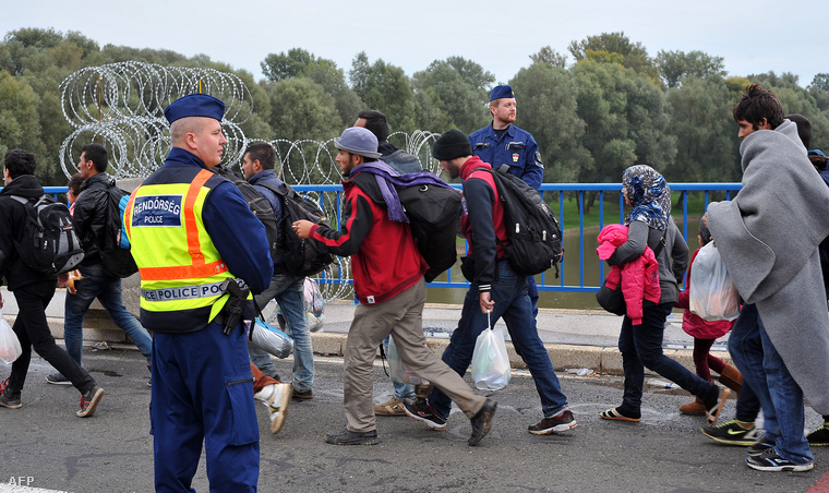 Menekültek a horvát-magyar határátkelőnél, vasárnap délután