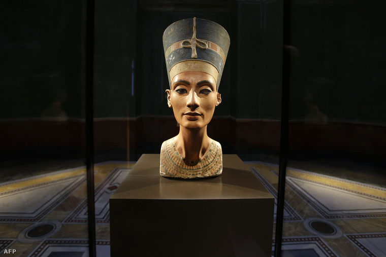A kor szépség ideálját megtestesítő Nofertiti fáraóné