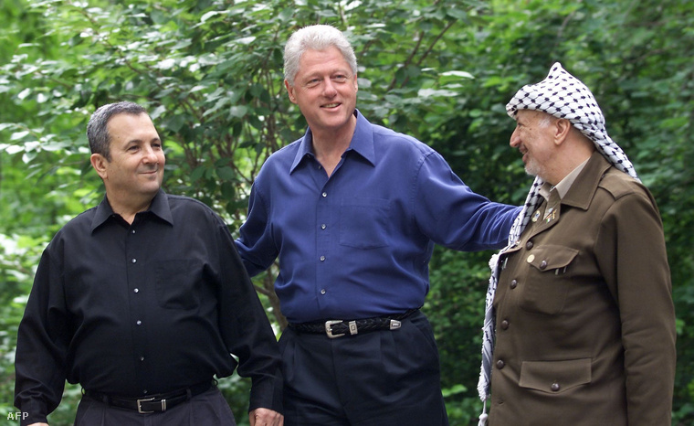 Ehud Barak, Bill Clinton és Jasszer Arafat Camp Davidben