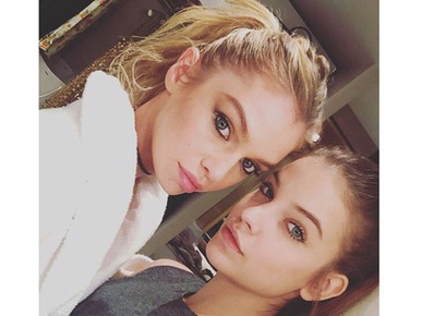 Palvin Barbara és Stella Maxwell akár ikertestvérek is lehetnének