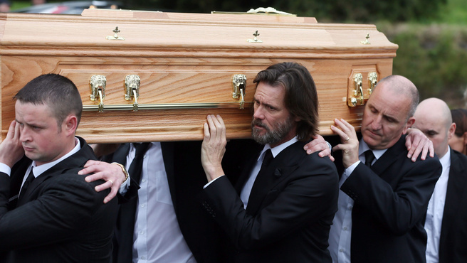 Jim Carrey viszi volt barátnője, a 30 éves Cathriona White az elhunyt temetésén
