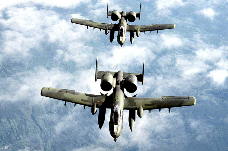 A-10-es harcigépek Afganisztán felett