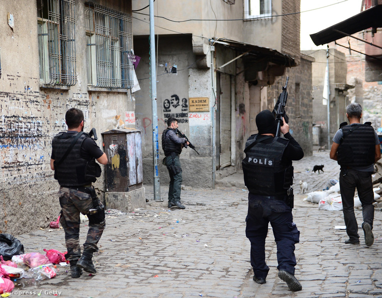 A török terrorelhárítás akciója Diyarbakirban