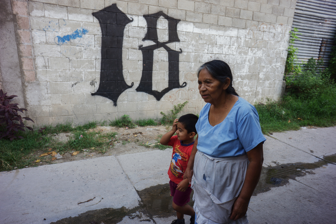 A Barrio 18 banda jele egy san salvadori házfalon
