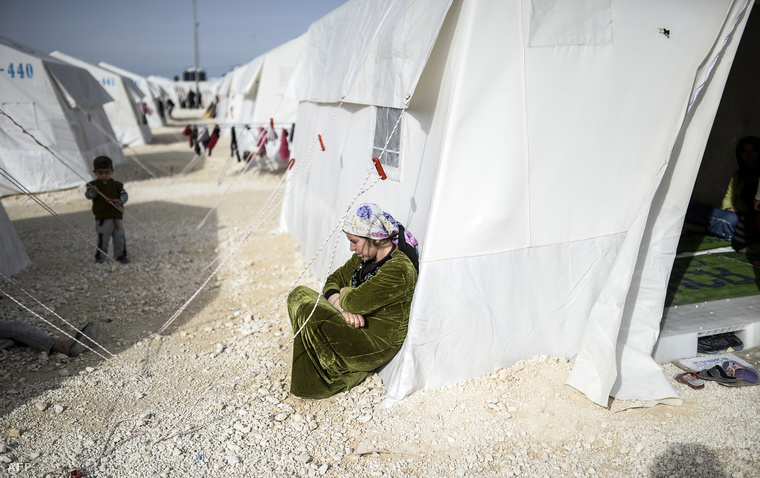 Szíria menekült asszony a törökországi Suruc közelében kialakított menekülttáborban, 2015. feburár 2-án.