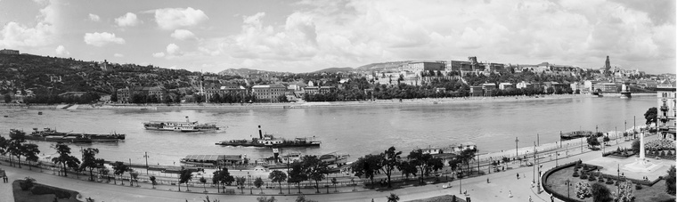 Budai panoráma a Vigadóról fotózva, 1955. Nagy felbontásért kattints a képre!