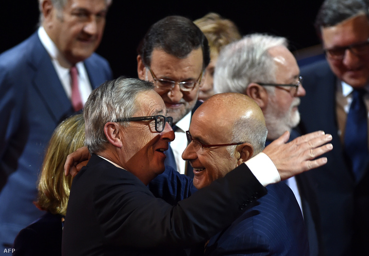Jean-Claude Junker (j) és a katalán Josep Antoni Duran i Lleida az Európai Néppárt spanyolországi kongresszusán, 2015. október 21-én.