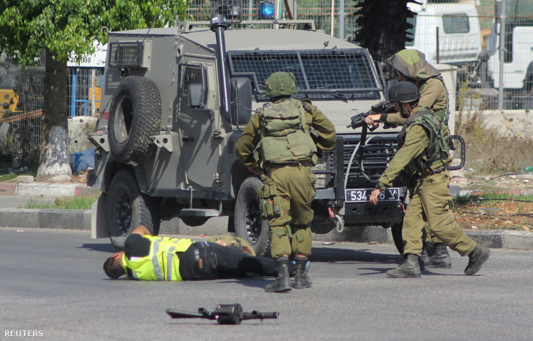 Magát fotósnak kiadó palesztin késelt meg egy izraeli katonát Jeruzsálemben október 16-án
