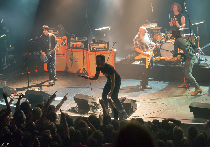 Az Eagles of Death Metal párizsi koncertje a Bataclanban 2015. november 13-án.
