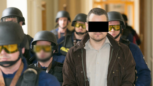 Az ételre és a csapvízre panaszkodnak a nálunk lekapcsolt terrorgyanús britek