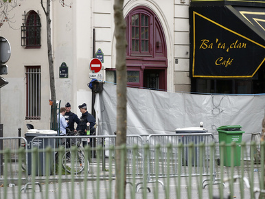 A frontember öltözőjébe menekültek, de lemészárolták őket a terroristák